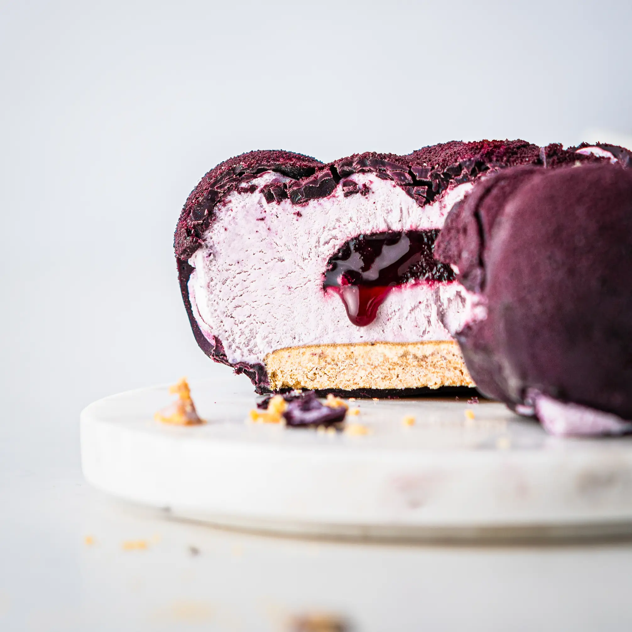Purple mousse cake with liquid filling